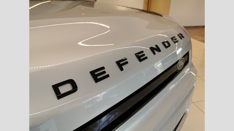 2023 認定中古車 Land Rover Defender 90 ハクバシルバー P300 AWD（AT） S
