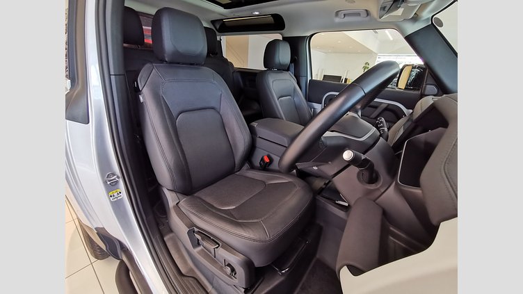 2023 認定中古車 Land Rover Defender 90 ハクバシルバー P300 AWD（AT） S