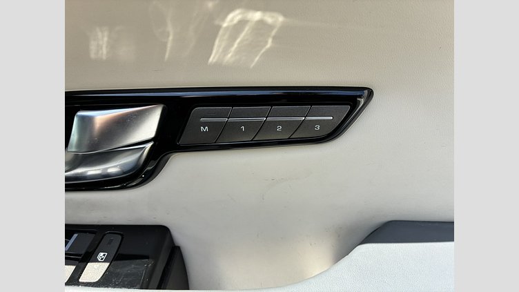2018 認定中古車 Land Rover Range Rover Evoque Santorini Black 2.0 litre i4P​ HSE Dynamic