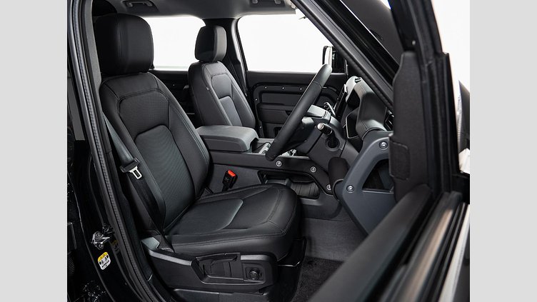 2025 認定中古車 Land Rover Defender 110 サントリーニブラック D350 ディーゼルマイルドハイブリッド S
