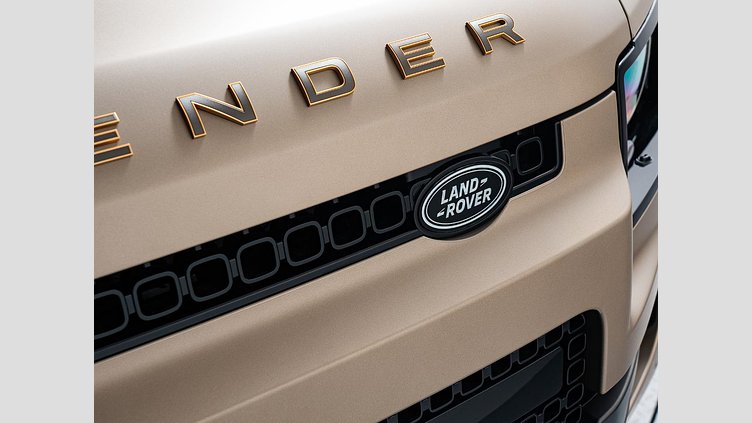 2025 認定中古車 Land Rover Defender 110 ペトラカッパー P635 ガソリンV8マイルドハイブリッド OCTA
