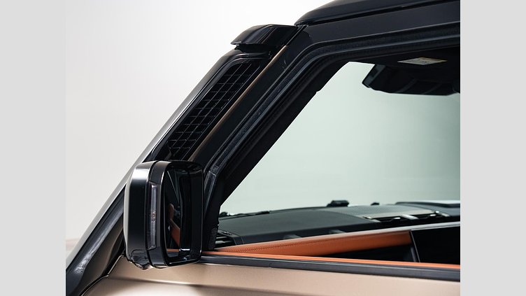 2025 認定中古車 Land Rover Defender 110 ペトラカッパー P635 ガソリンV8マイルドハイブリッド OCTA
