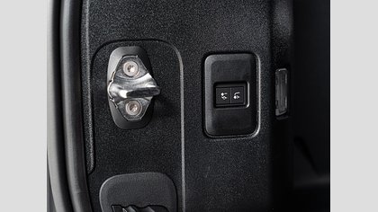 Defender 110 19