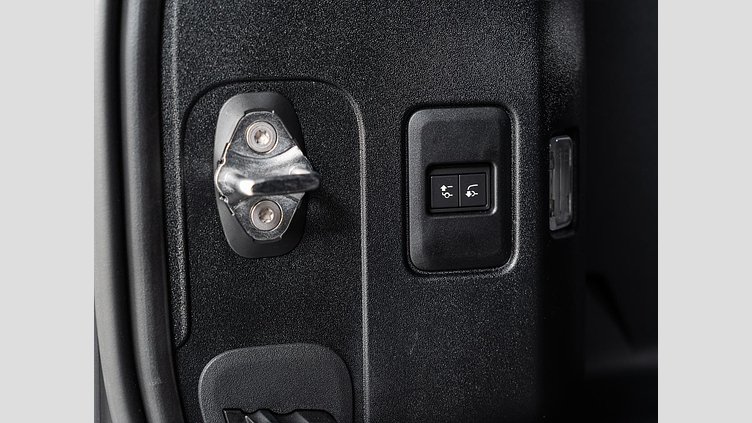 2025 認定中古車 Land Rover Defender 110 ペトラカッパー P635 ガソリンV8マイルドハイブリッド OCTA