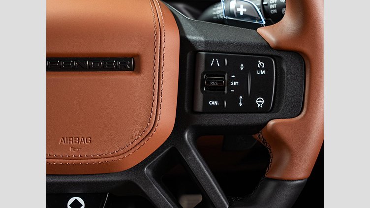 2025 認定中古車 Land Rover Defender 110 ペトラカッパー P635 ガソリンV8マイルドハイブリッド OCTA