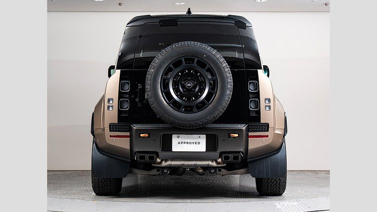 2025 認定中古車 Land Rover Defender 110 ペトラカッパー P635 ガソリンV8マイルドハイブリッド OCTA