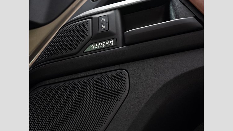 2025 認定中古車 Land Rover Defender 110 ペトラカッパー P635 ガソリンV8マイルドハイブリッド OCTA