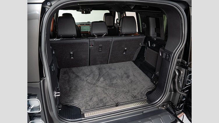 2025 認定中古車 Land Rover Defender 110 ペトラカッパー P635 ガソリンV8マイルドハイブリッド OCTA