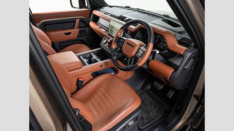 2025 認定中古車 Land Rover Defender 110 ペトラカッパー P635 ガソリンV8マイルドハイブリッド OCTA