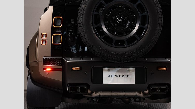 2025 認定中古車 Land Rover Defender 110 ペトラカッパー P635 ガソリンV8マイルドハイブリッド OCTA