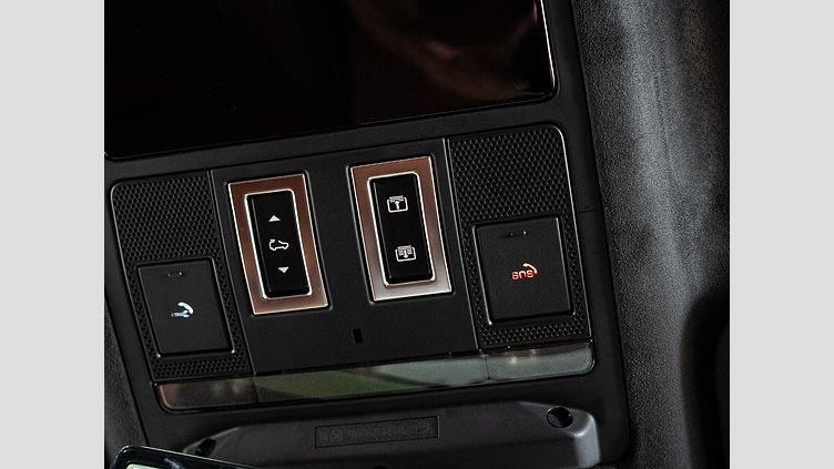 2025 認定中古車 Land Rover Defender 110 ペトラカッパー P635 ガソリンV8マイルドハイブリッド OCTA