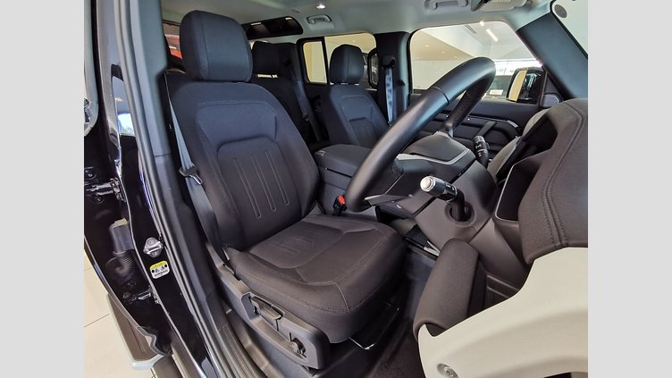 2021 認定中古車 Land Rover Defender 110 サントリーニブラック P300 AWD（AT） スタンダード
