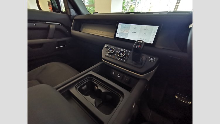 2021 認定中古車 Land Rover Defender 110 サントリーニブラック P300 AWD（AT） スタンダード