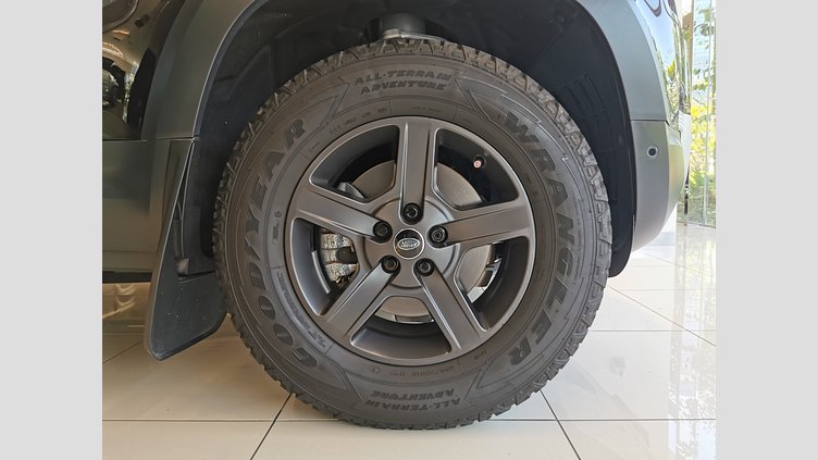 2021 認定中古車 Land Rover Defender 110 サントリーニブラック P300 AWD（AT） スタンダード
