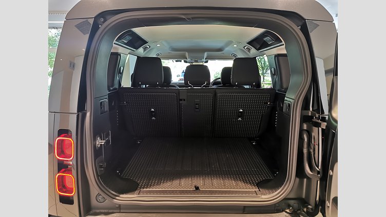 2021 認定中古車 Land Rover Defender 110 サントリーニブラック P300 AWD（AT） スタンダード