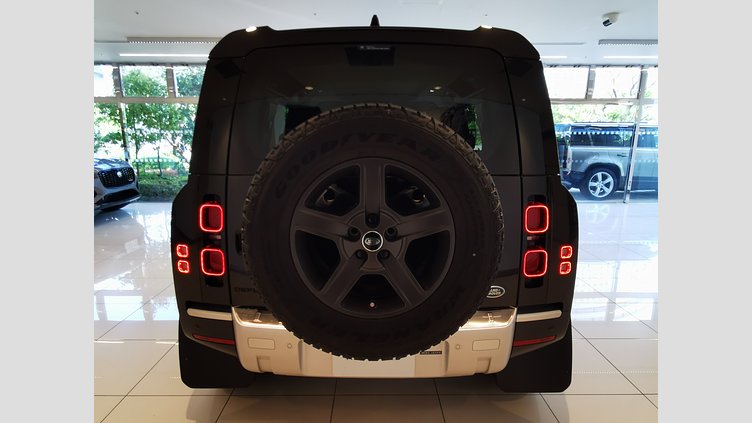 2021 認定中古車 Land Rover Defender 110 サントリーニブラック P300 AWD（AT） スタンダード