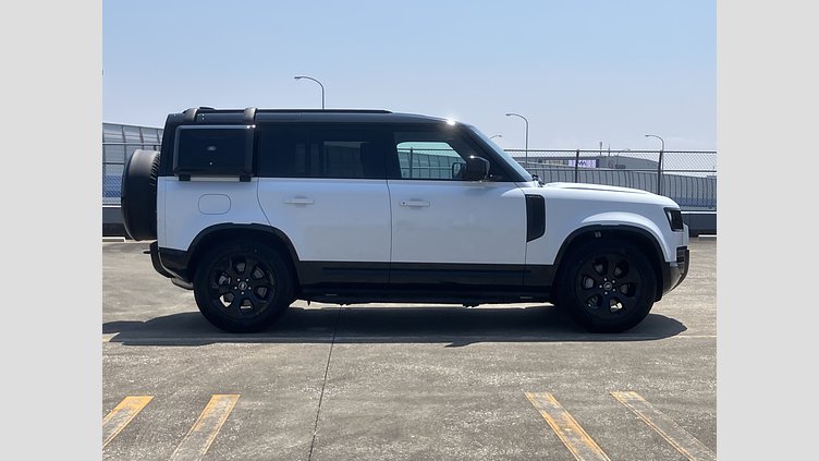 2025 認定中古車 Land Rover Defender 110 フジホワイト D350 ディーゼルマイルドハイブリッド X-Dynamic HSE