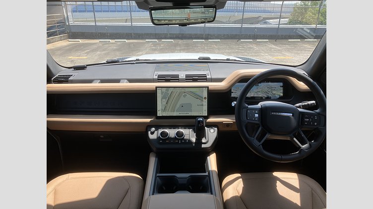 2025 認定中古車 Land Rover Defender 110 フジホワイト D350 ディーゼルマイルドハイブリッド X-Dynamic HSE