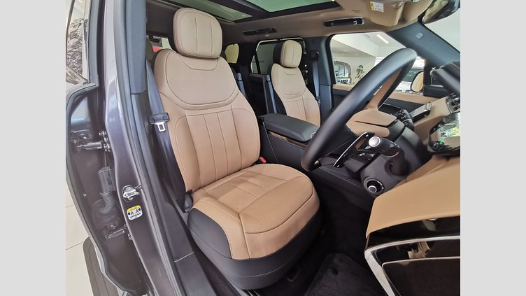 2024 認定中古車 Land Rover Range Rover Sport シャラントグレイ P550eプラグインハイブリッド（ガソリン） スタンダードホイールベース Autobiography