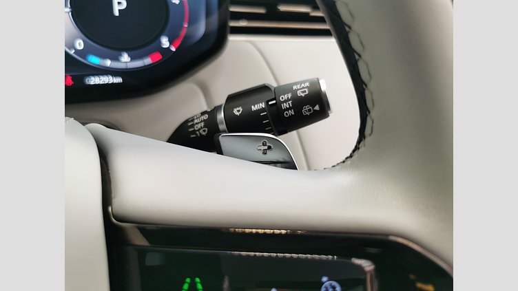 2023 認定中古車 Land Rover Range Rover Sport フジホワイト 3.0リッター6気筒300PSターボチャージドディーゼルMHEV（オートマチック） AUTOBIOGRAPHY