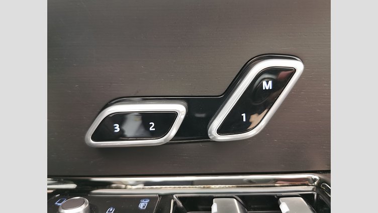 2023 認定中古車 Land Rover Range Rover Sport フジホワイト 3.0リッター6気筒300PSターボチャージドディーゼルMHEV（オートマチック） AUTOBIOGRAPHY
