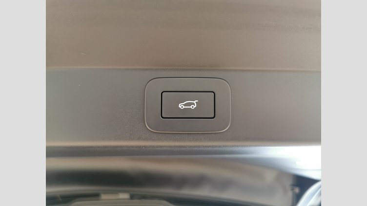 2023 認定中古車 Land Rover Range Rover Sport フジホワイト 3.0リッター6気筒300PSターボチャージドディーゼルMHEV（オートマチック） AUTOBIOGRAPHY