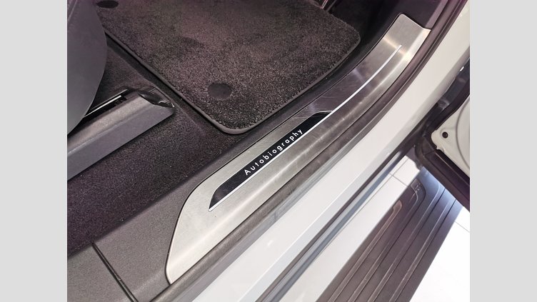 2023 認定中古車 Land Rover Range Rover Sport フジホワイト 3.0リッター6気筒300PSターボチャージドディーゼルMHEV（オートマチック） AUTOBIOGRAPHY