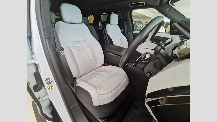 2023 認定中古車 Land Rover Range Rover Sport フジホワイト 3.0リッター6気筒300PSターボチャージドディーゼルMHEV（オートマチック） AUTOBIOGRAPHY