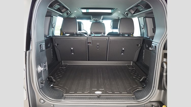 2025 Begagnad Land Rover Defender 110 Deep Sandglow Yellow D350 Diesel Mild Hybrid Trophy Edition in Deep Sandglow Yellow
