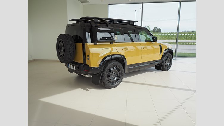 2025 Begagnad Land Rover Defender 110 Deep Sandglow Yellow D350 Diesel Mild Hybrid Trophy Edition in Deep Sandglow Yellow