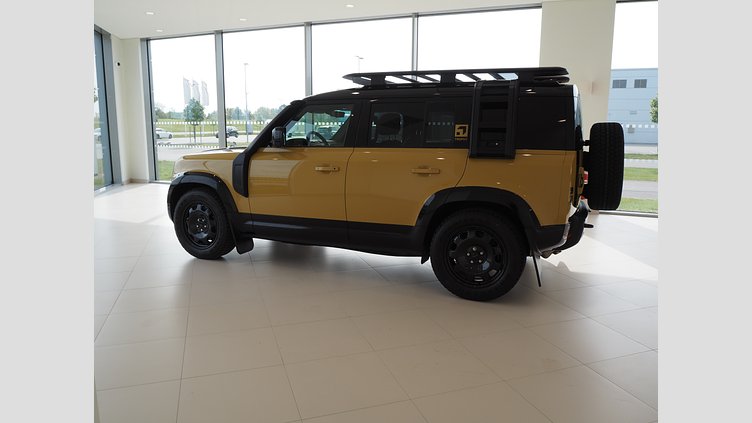 2025 Begagnad Land Rover Defender 110 Deep Sandglow Yellow D350 Diesel Mild Hybrid Trophy Edition in Deep Sandglow Yellow