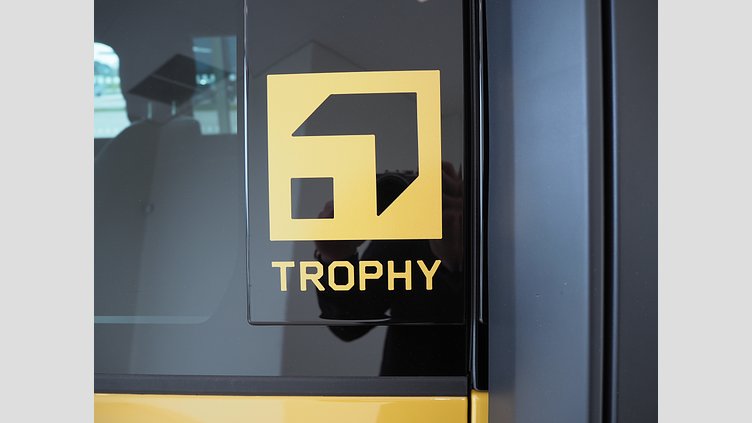 2025 Begagnad Land Rover Defender 110 Deep Sandglow Yellow D350 Diesel Mild Hybrid Trophy Edition in Deep Sandglow Yellow