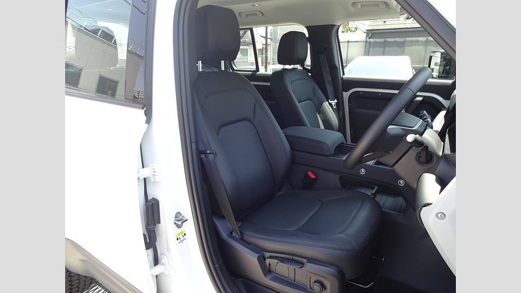 2023 認定中古車 Land Rover Defender 110 Fuji White 2.0 litre i4P Petrol S P300