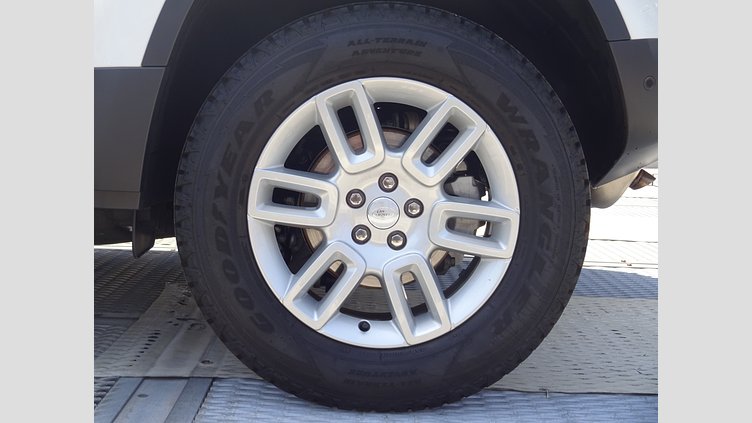 2023 認定中古車 Land Rover Defender 110 Fuji White 2.0 litre i4P Petrol S P300