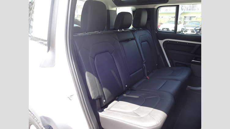 2023 認定中古車 Land Rover Defender 110 Fuji White 2.0 litre i4P Petrol S P300