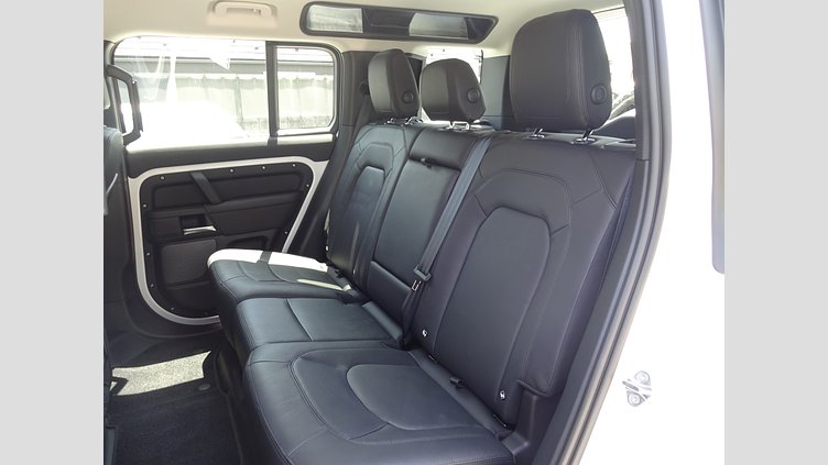 2023 認定中古車 Land Rover Defender 110 Fuji White 2.0 litre i4P Petrol S P300