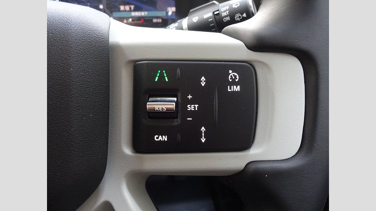 2023 認定中古車 Land Rover Defender 110 Fuji White 2.0 litre i4P Petrol S P300
