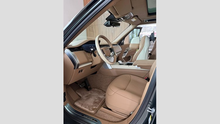 2026 Novo vozilo Land Rover Range Rover Belgravia Green P550e AWD PHEV SV Normaler Radstand SV