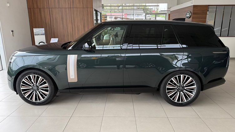 2026 Novo vozilo Land Rover Range Rover Belgravia Green P550e AWD PHEV SV Normaler Radstand SV