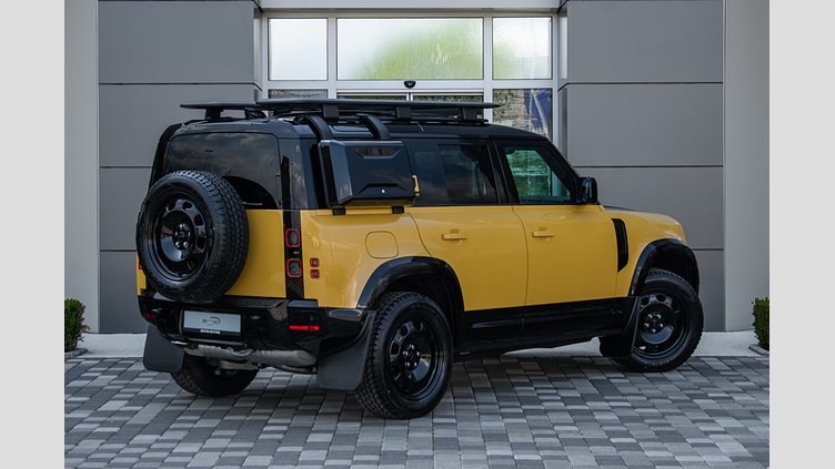 2025 Nova vozila Land Rover Defender 110 Deep Sandglow Yellow 3.0 litre i6D​ L663 3.0 Trophy Edition 1 350PS 