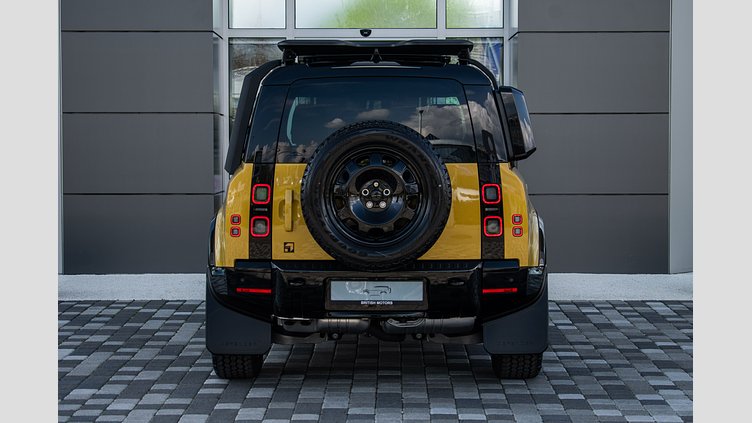 2025 Nova vozila Land Rover Defender 110 Deep Sandglow Yellow 3.0 litre i6D​ L663 3.0 Trophy Edition 1 350PS 