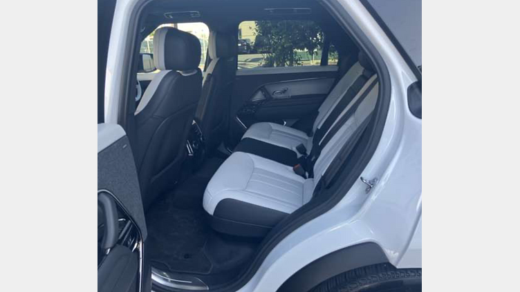 2024 認定中古車 Land Rover Range Rover Sport フジホワイト P550eプラグインハイブリッド（ガソリン） スタンダードホイールベース Dynamic SE