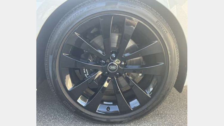 2024 認定中古車 Land Rover Range Rover Sport フジホワイト P550eプラグインハイブリッド（ガソリン） スタンダードホイールベース Dynamic SE