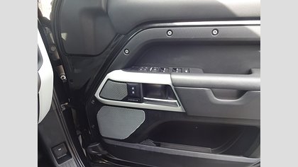 Defender 130 27