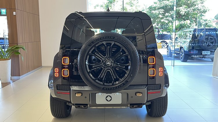 2025 新車 Land Rover Defender OCTA (1DN) Charente Grey 夏朗德灰 P635 汽油 V8 輕油電混合 V8 OCTA