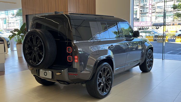 2025 新車 Land Rover Defender OCTA (1DN) Charente Grey 夏朗德灰 P635 汽油 V8 輕油電混合 V8 OCTA