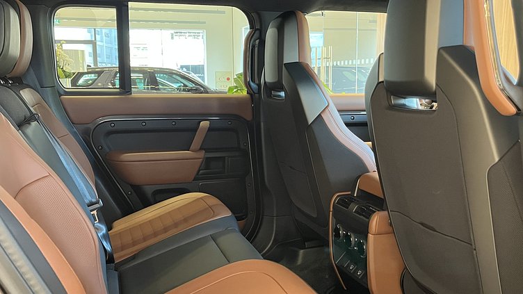 2025 新車 Land Rover Defender OCTA (1DN) Charente Grey 夏朗德灰 P635 汽油 V8 輕油電混合 V8 OCTA