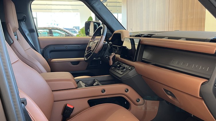 2025 新車 Land Rover Defender OCTA (1DN) Charente Grey 夏朗德灰 P635 汽油 V8 輕油電混合 V8 OCTA