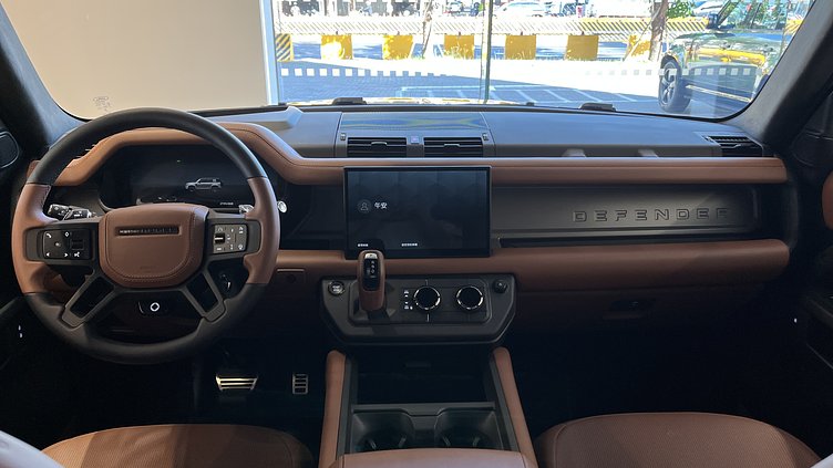 2025 新車 Land Rover Defender OCTA (1DN) Charente Grey 夏朗德灰 P635 汽油 V8 輕油電混合 V8 OCTA