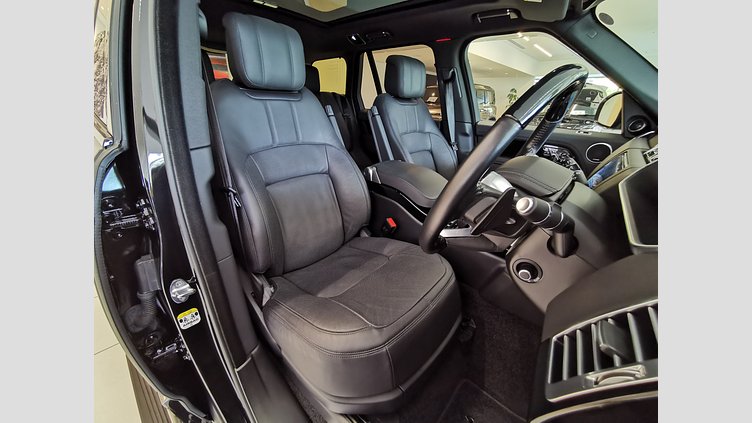 2021 認定中古車 Land Rover Range Rover サントリーニブラック 5.0リッターV8スーパーチャージド 525PS ガソリン スタンダードホイールベース VOGUE